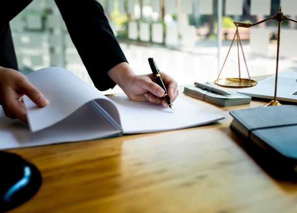 shutterstock_1953686812-Litigation